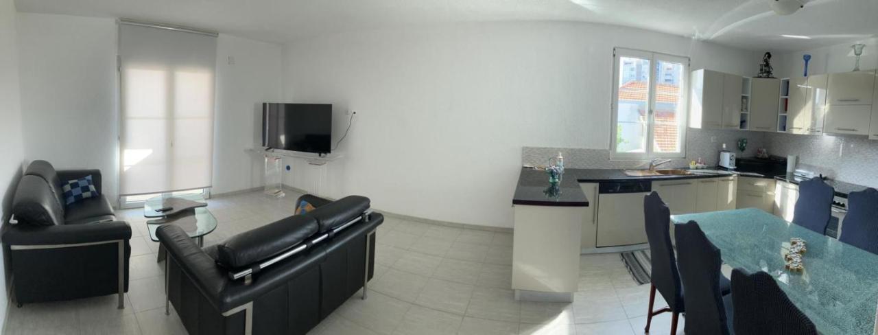 Appartamento Angela'S House Zara Esterno foto